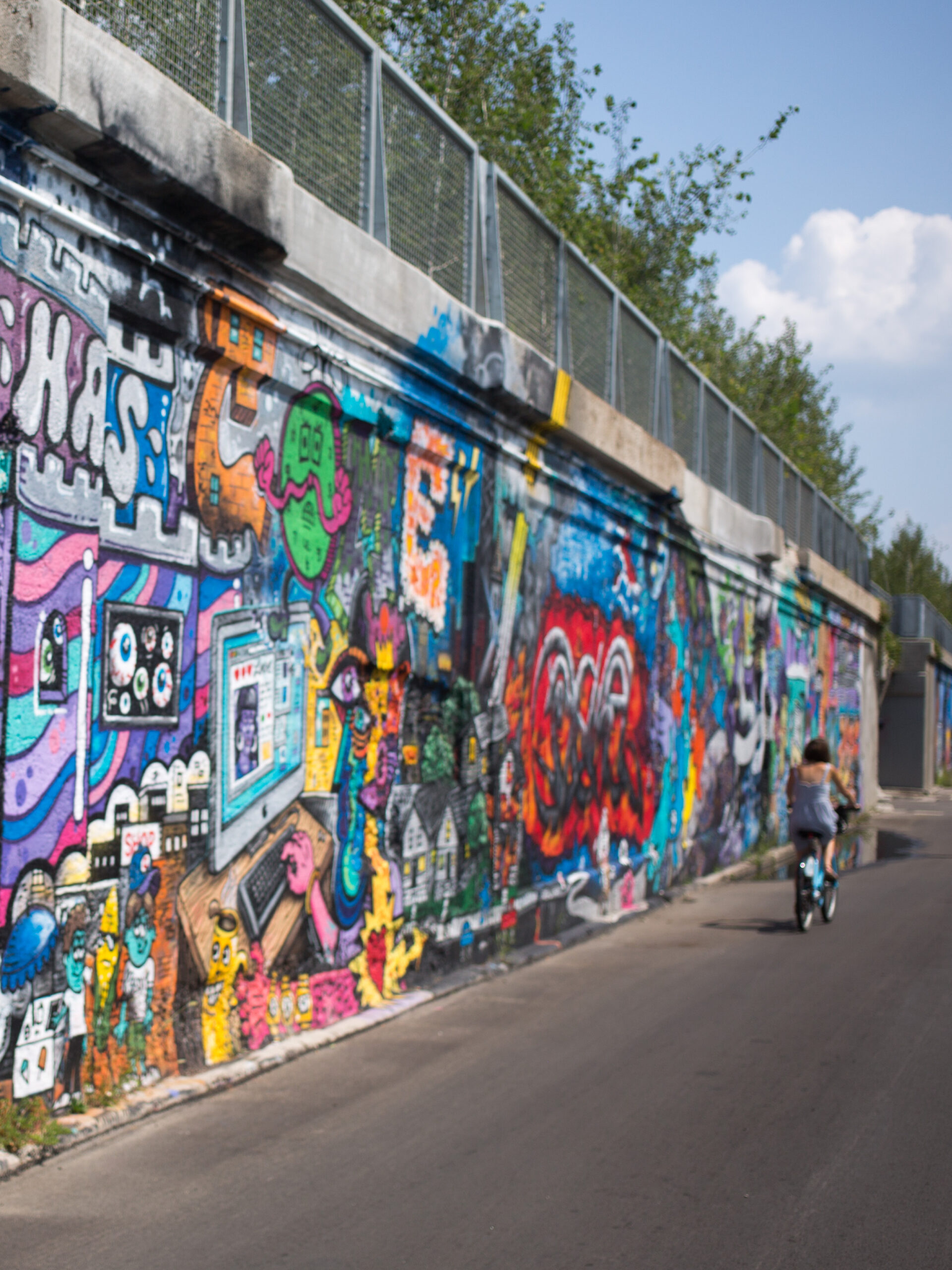 Descriptive alt text